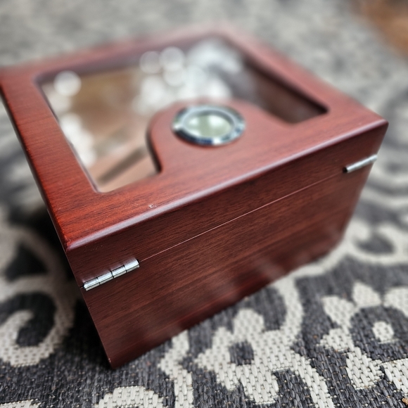 Cigar Humidor - Picture 4 of 8